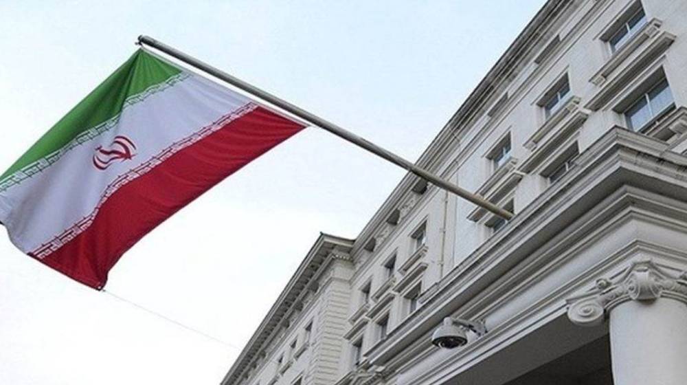 ندين بركات تدعو رجي لإقفال سفارة 
