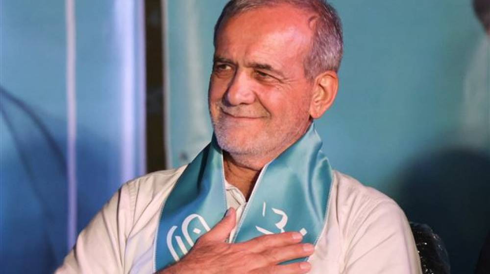 بزشكيان لماكرون: نحذر من تبعات أي عدوان على لبنان