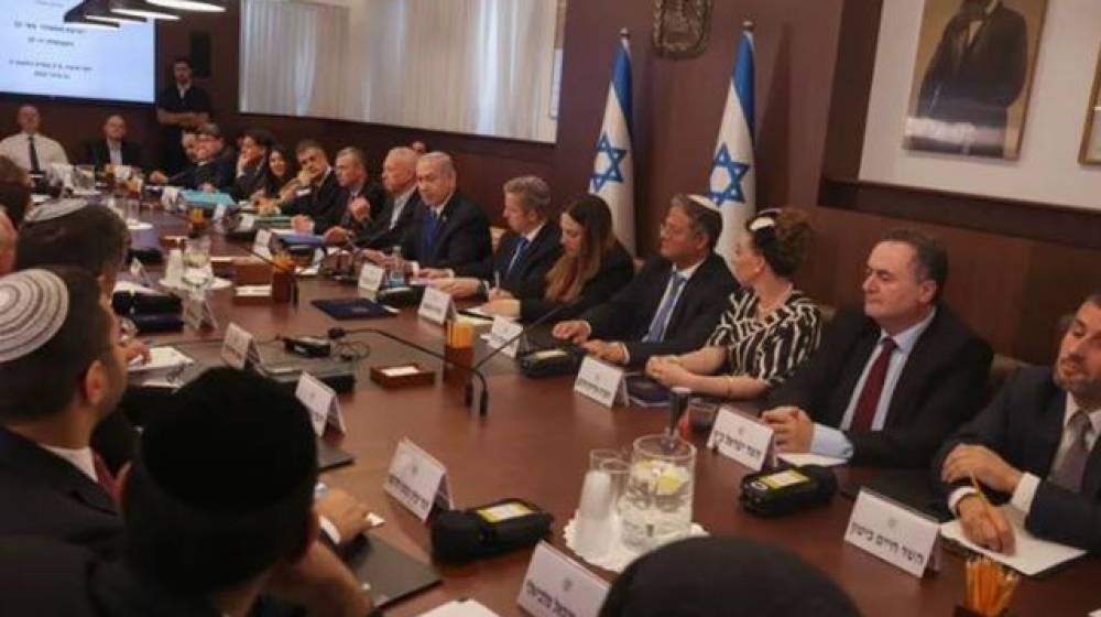 بسبب صفقة تبادل الأسرى...تلاسن بين نتنياهو ووزيرين!