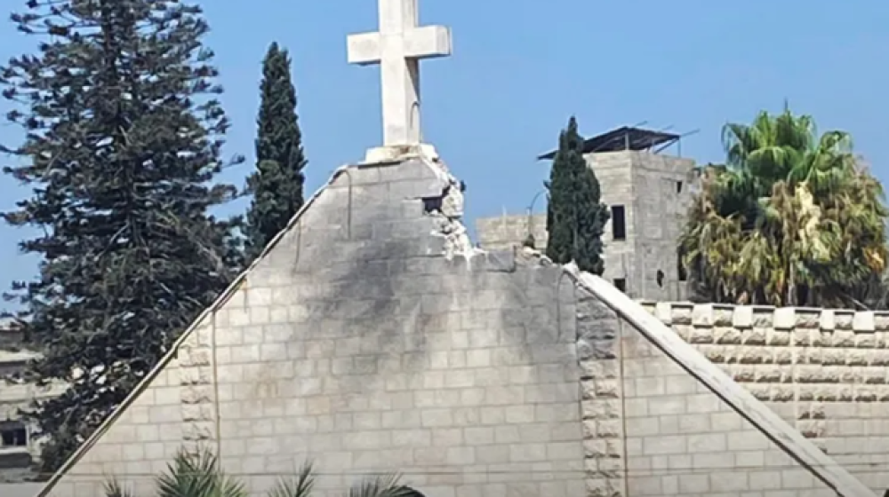شهيدتان وإصابة كاهن بقصف الاحتلال الكنيسة الكاثوليكية في غزة