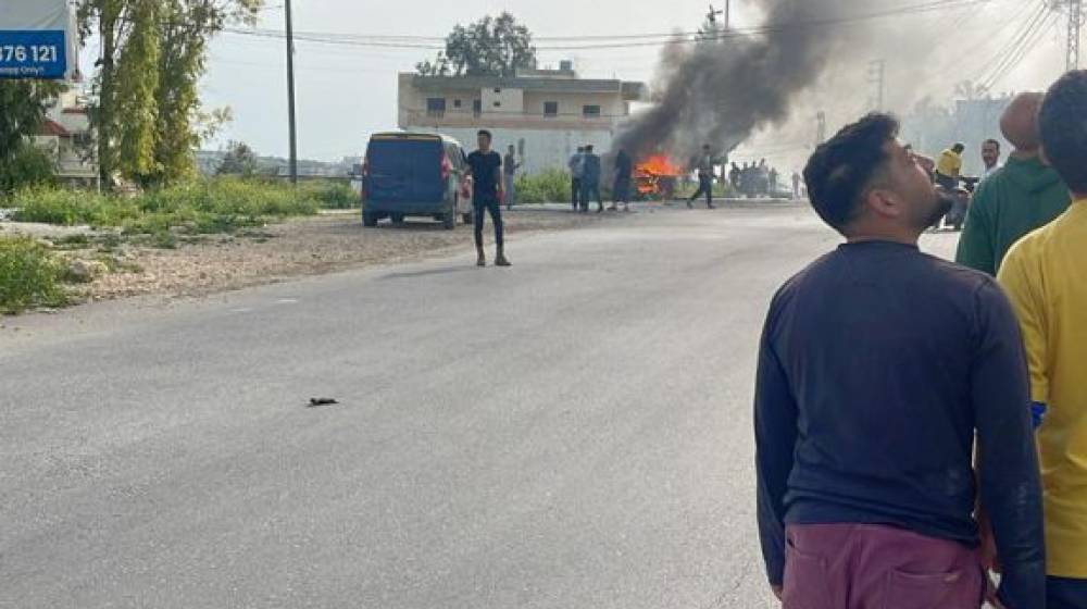 بالفيديو والصورة: غارة من مسيرة إسرائيلية على سيارة في بلدة البازورية