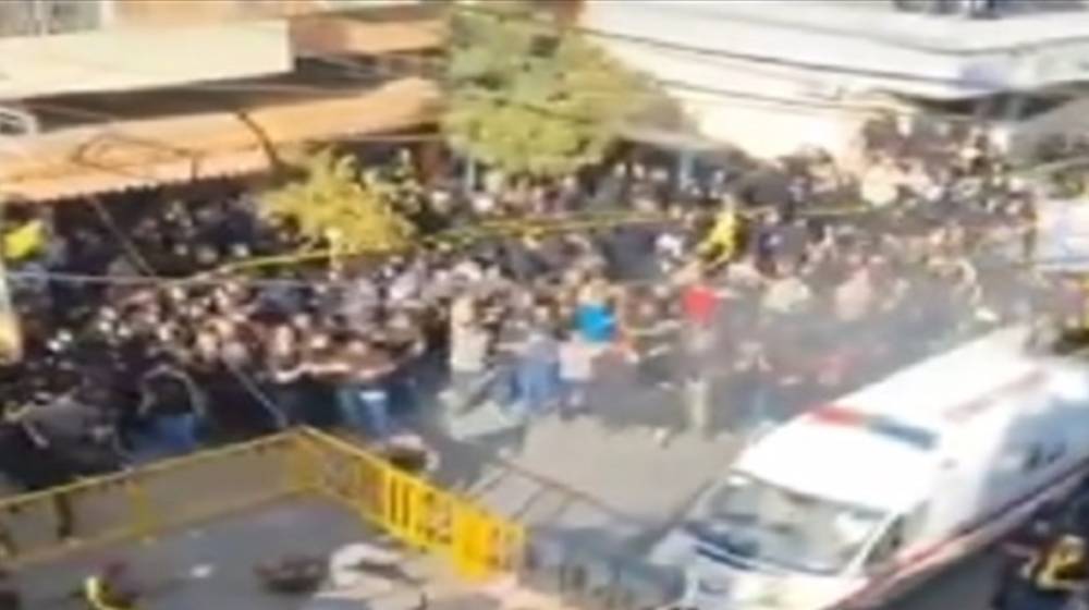 من الضاحية الجنوبية… شاهدوا فيديو للحظة إنفجار جهاز لاسلكي