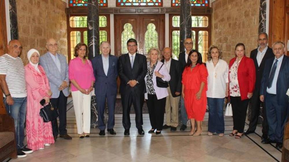 هبة مالية من بهاء الحريري لدار الايتام الاسلامية!