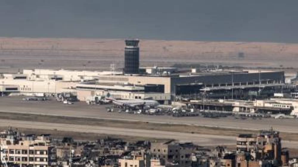 دول عدة تغلق مجالها الجوّي.. بينها لبنان