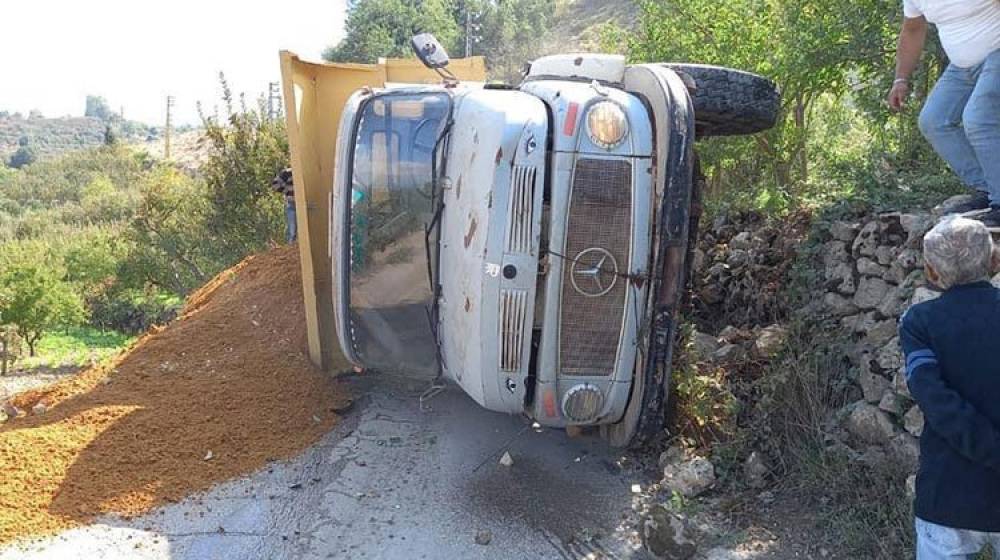 جريح نتيجة إنقلاب شاحنة نقل في قرصيتا الضنية