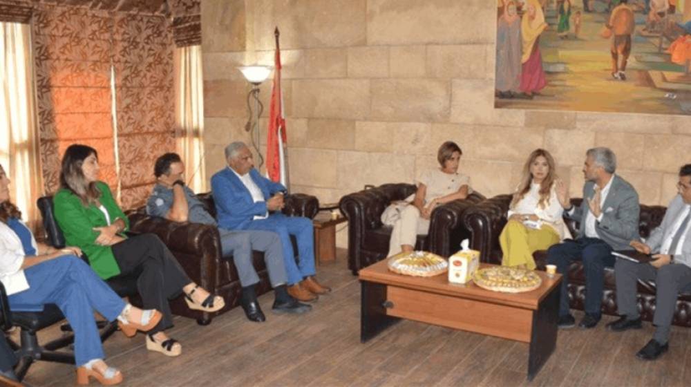 كريمة يبحث مع وزيرة البيئة أزمة النفايات والحرائق المتكررة