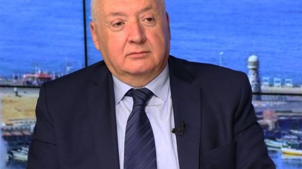 سيمون أبو فاضل يكشف المستور عن 