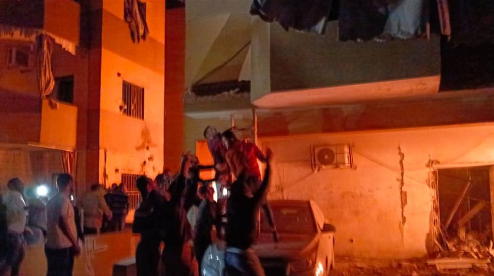 بالفيديو.. غارة تستهدف شقة سكنية في برجا