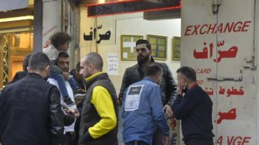 إطلاق نار وإفلاس وانتحار: ضحايا التلاعب بالدولار عبر 