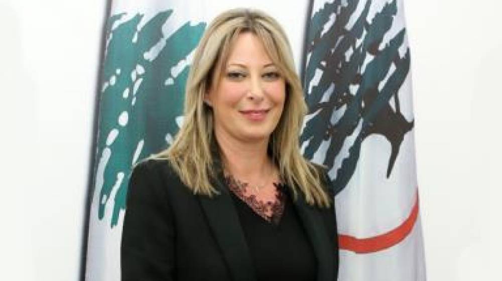غادة أيوب: خطاب تحت الطاولة... وخطاب فوقها