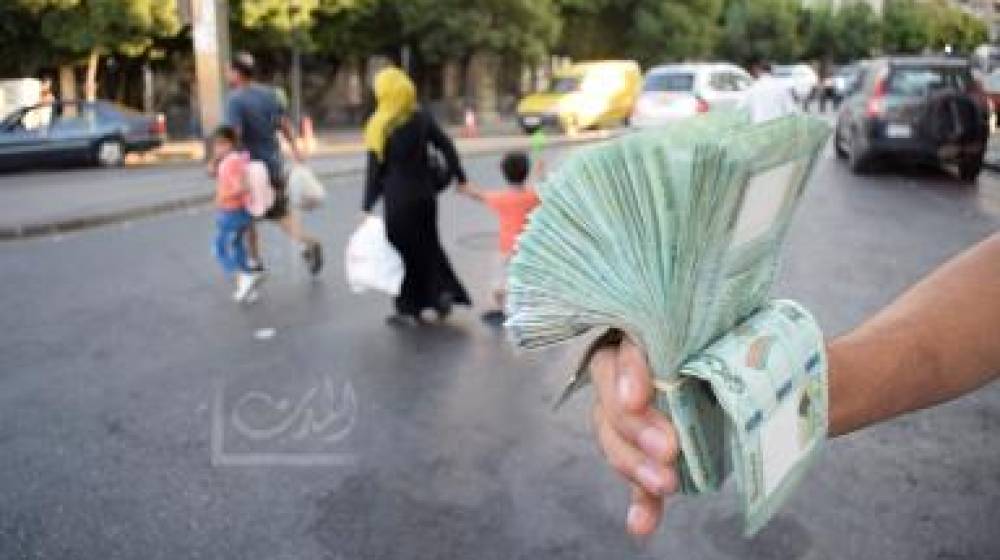 صرّافون يبتكرون فرص ربح جديدة: استثمار حسابات العسكريين