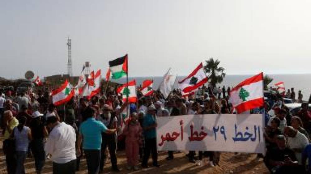 حضروا للتمسك بالخط 29.. واختلفوا على علم فلسطين!