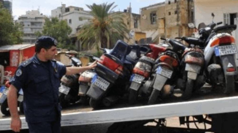 قوى الأمن تحتجز دراجات نارية مخالفة في هذه المنطقة