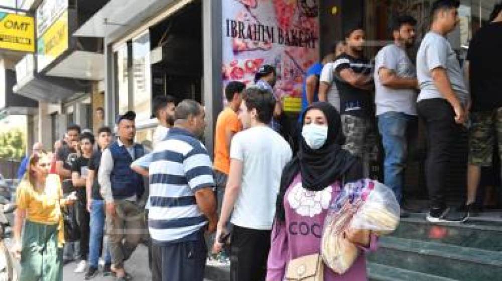 لبنان مكشوف بالحرب.. طوابير الخبز والبنزين والدواء بانتظارنا