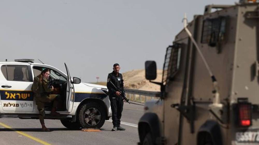 القوات الاسرائيلية تلقي القبض على مطلق النار في الأغوار