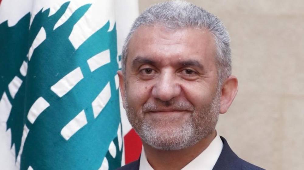 إعطاء الأفضلية للعامل اللبناني.. تعميم هام لوزير العمل إلى الإدارات والمؤسسات العامة والمصارف
