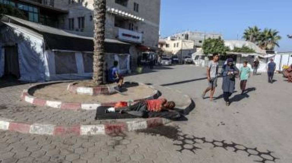 325 يوماً على الحرب: الاحتلال يحاصر مستشفى شهداء الأقصى