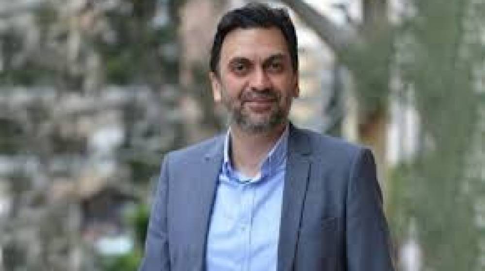 بين دعوة السفارتين: إبراهيم منيمنة يُخوَّن لثبات مبادئه!