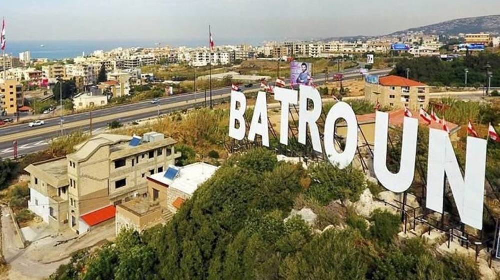 استهداف سيارة على طريق البترون؟