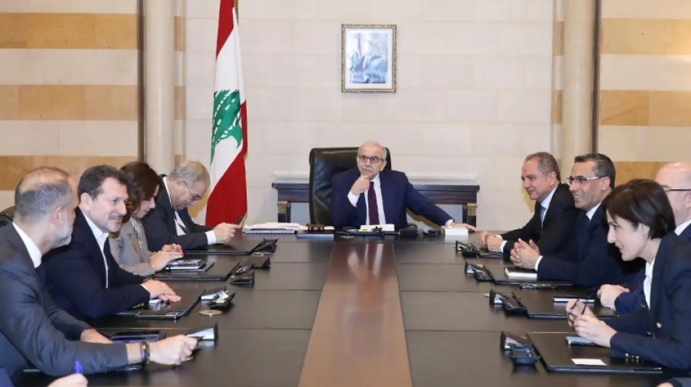 رئيس الحكومة يتابع الأوضاع العسكرية والمالية وشؤون النازحين