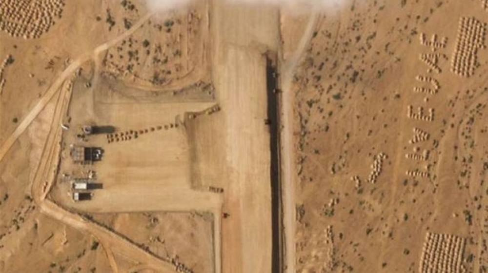 بناء مهبط طائرات على جزيرة يمنية... ما دور الإمارات؟