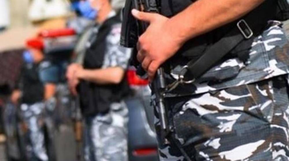 مطلوب بجرائم عدة... توقيف سوري في الفرزل