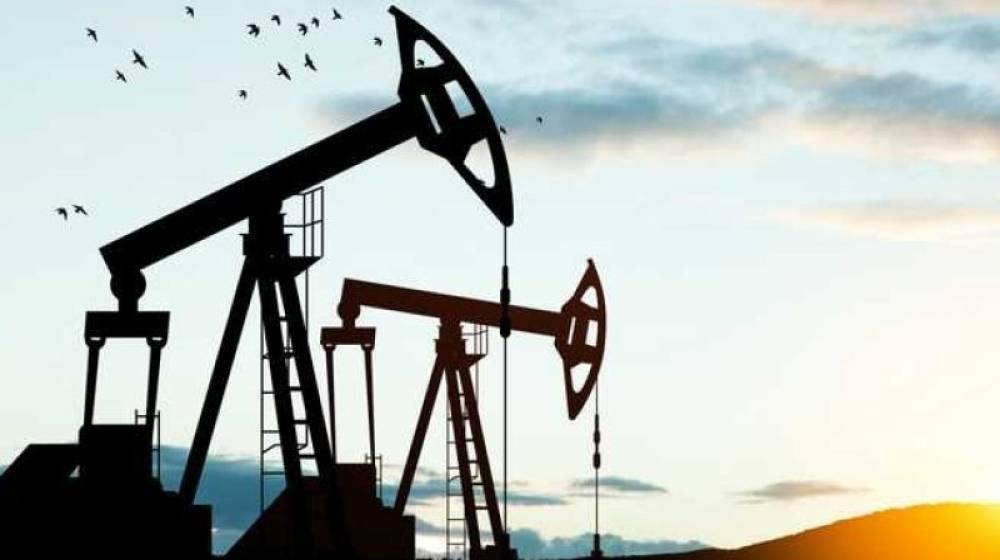 النفط يرتفع ويتجه لتحقيق مكاسب لرابع شهر على التوالي