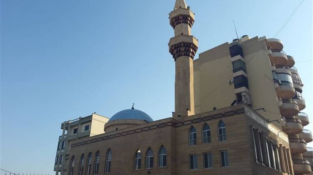 سابقة من نوعها... مسجد يقفل أبوابه أمام المصلّين!
