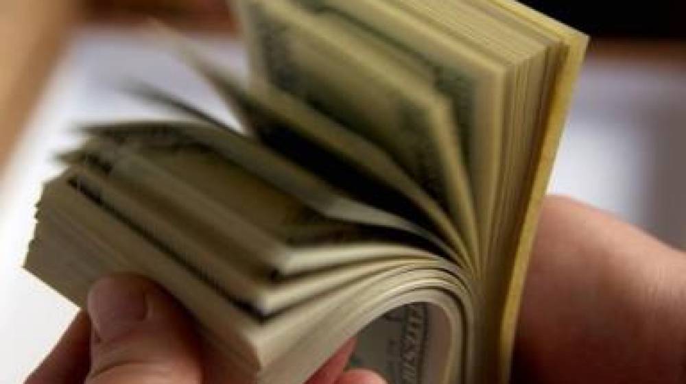 الدولارات المجمّدة والمزورة تغزو سوريا..3 مليارات مُتداولة في السوق