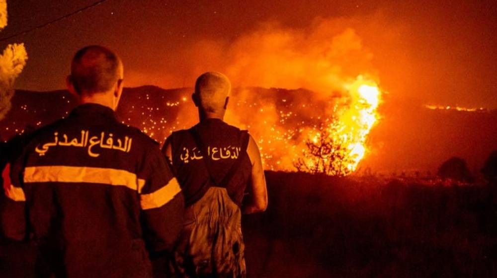 بعد اقترابها من المنازل.. الدفاع المدني يخمد حريق في تل النحاس