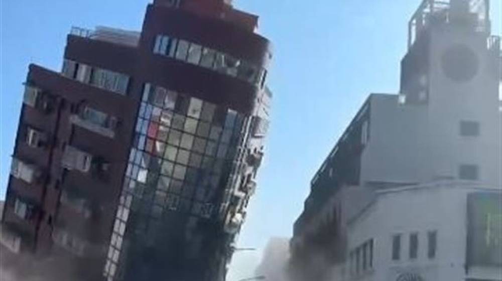مشاهد تخطف الأنفاس... زلزال 