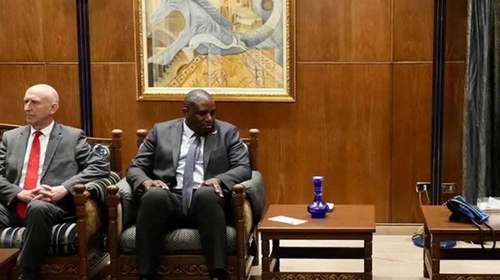 توقيت غريب للزيارة... وطرح بريطاني يستثمر بالنار!