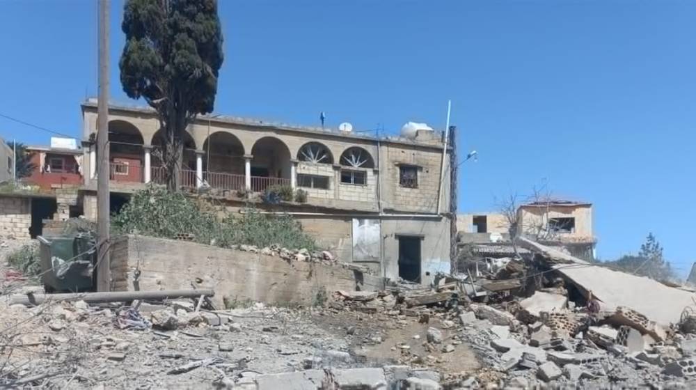 العدو يستهدف منزلاً في بلدة جنوبية