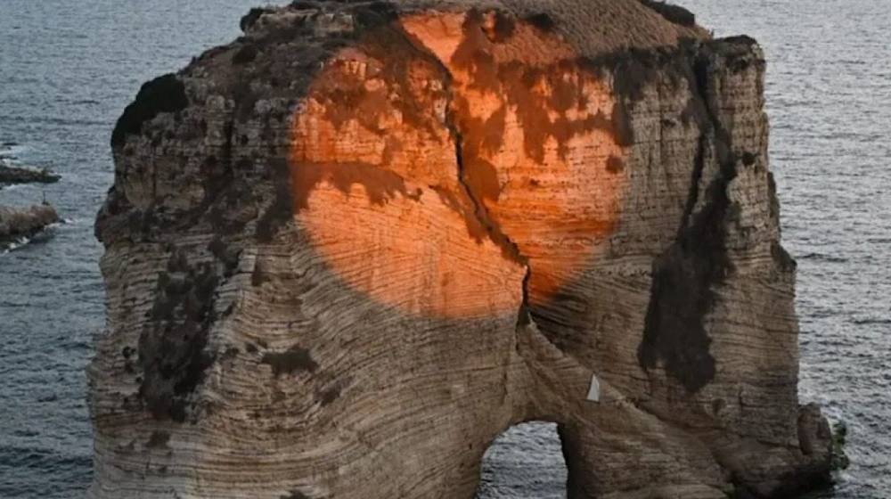بالصورة: نصرالله بين 