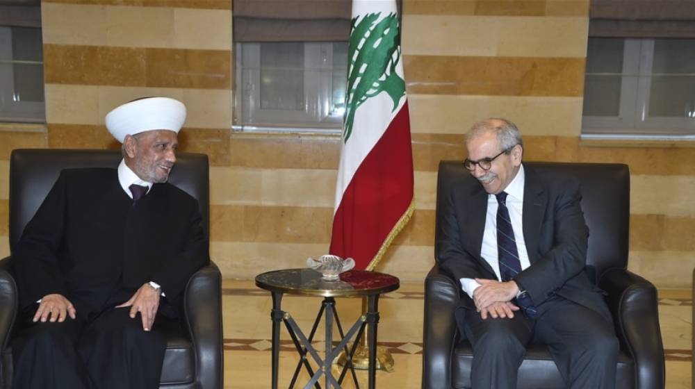 بالصور: سلام يلتقي المفتي دريان بحضور مفتيي المناطق